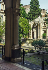 Fototapeta na wymiar Beautiful architecture of the courtyard in Catania, Italy
