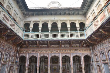 A hidden jewel offside the touristic trails: the city of Bikaner with its wonderfully painted houses