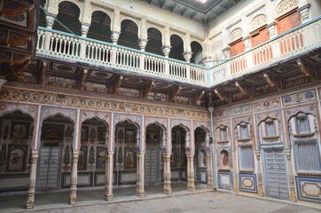 A hidden jewel offside the touristic trails: the city of Bikaner with its wonderfully painted houses