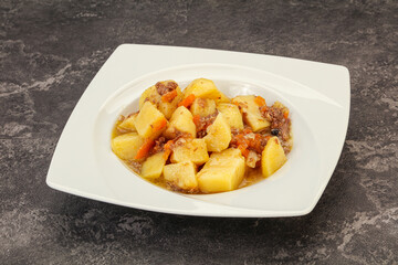 Roasted potato and beef with sauce
