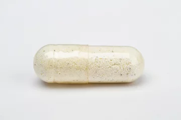 Foto auf Acrylglas White ingredient in a pill © Yann Poirier