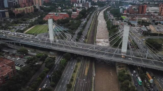 Puente de la 4 Sur en Medell&iacute;n Antioquia Colombia