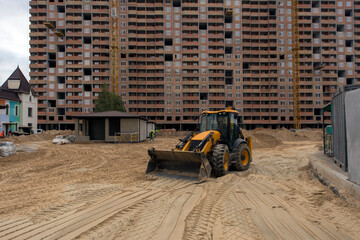 Laying the road, courtyard area. Construction site. production of apartments, social housing.