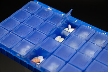 Caja calendario semanal para guardar pastillas 