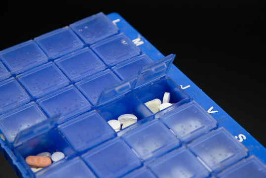Caja calendario semanal para guardar pastillas 