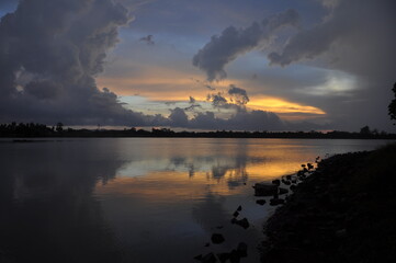 Fototapeta na wymiar Beautiful sunset over the lake