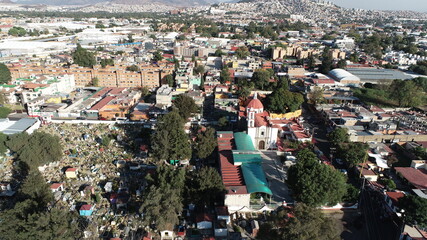“Vista general de las calles cercanas a la iglesia y cementerio, el 28 de noviembre de 2020, en 
Atizapán de Zaragoza, Estado de México"