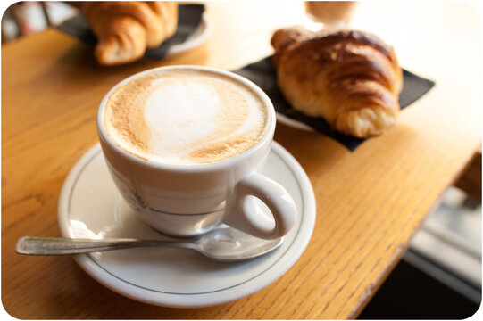 Cappuccino e cornetto