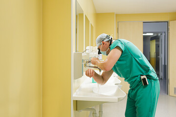 Fototapeta na wymiar Surgeon washing his hands before operating. Healthcare concept