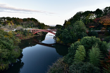 Fototapeta na wymiar 大阪と奈良の信貴山の寺の紅葉