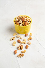 ミックスナッツ（アーモンド・くるみ・マカデミアナッツ・カシューナッツ）