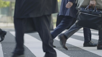 Obraz premium 群衆・歩く人・横断歩道・東京駅