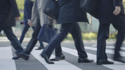 Fototapeta na wymiar 群衆・歩く人・横断歩道・東京駅
