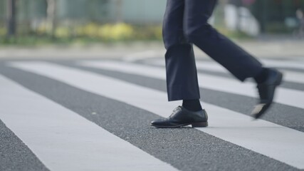 群衆・歩く人・横断歩道・東京駅