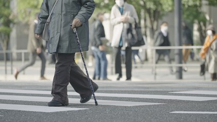 群衆・歩く人・横断歩道・東京駅