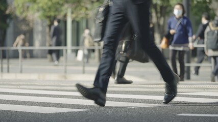 Fototapeta premium 群衆・歩く人・横断歩道・東京駅