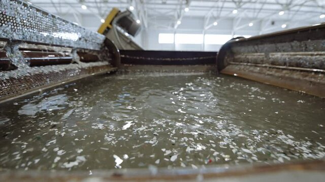 Floating washing tank for PET.