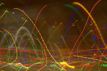 разноцветные линии, светящиеся огни на длинной выдержке