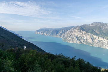 Fototapeta na wymiar Jezioro Garda i Dolomity