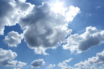 Naklejka premium Cloud and sun in blue sky