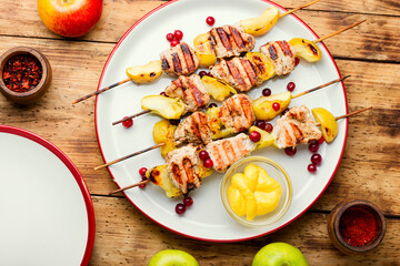 Turkey skewer with apple