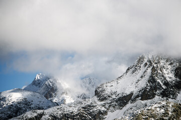 Fototapeta na wymiar Peaks in the Pyrenees