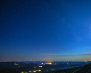Fototapeta premium fotografia nocturna con via lactea
