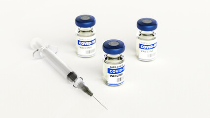 Drei Corona Impfstoff Ampullen mit einer Spritze stehen auf weißem Untergrund
