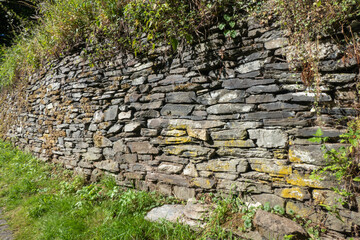 Monschau - Perle der Eifel - typische Schiefer Mauer