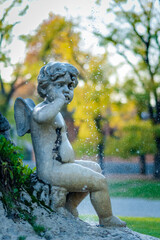 Fototapeta na wymiar statue of an angel in a fountain
