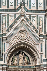 Fototapeta na wymiar Fassade der Kathedrale Santa Maria von Brunelleschi in Florenz, Italien