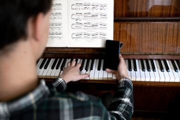 Online piano lessons