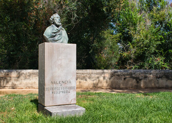Busto y escultura homenaje de la ciudad de Valencia a Bernardo Ferrándiz