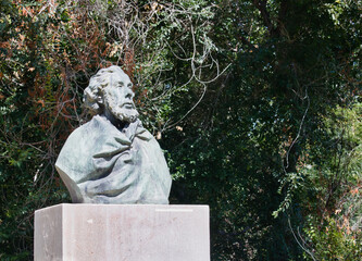 Busto y escultura de la ciudad de Valencia a Bernardo Ferrandiz