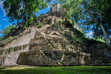 Fototapeta na wymiar Dzibanche pyramid. Mayan archeological site. Pyramids in the jungle