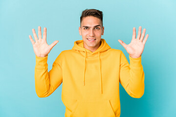 Naklejka premium Young caucasian handsome man isolated receiving a pleasant surprise, excited and raising hands.