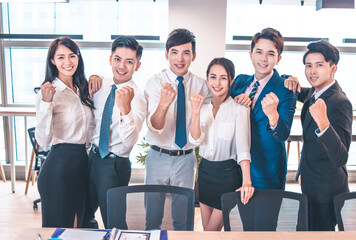 Obraz premium Successful business team with happy workers