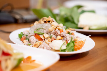 Spicy vermicelli salad with minced pork