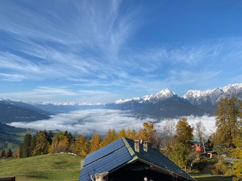 Schwaz Pillberg im Herbst, Nebel über dem Inntal mit Blickrichtung Innsbruck