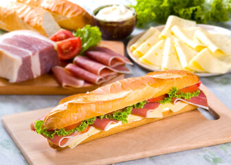 sandwich  de frios, na baguete 