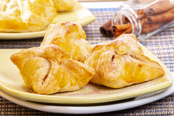 Massa folhada  almofadas recheada  de banana
