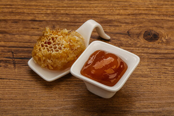 Natural honey in the bowl