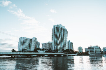 Obraz premium country skyline bridge buildings city 
