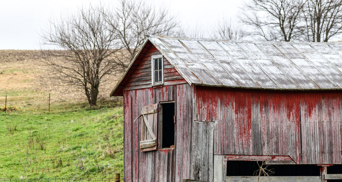 vintage abandoned weathered old farm barn