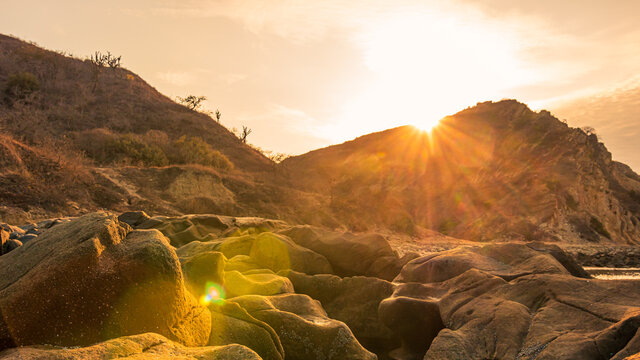 Sol detr&aacute;s de las monta&ntilde;as