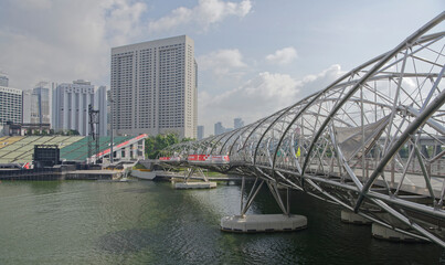 Helix Bridge.On the bridge are pedestrians