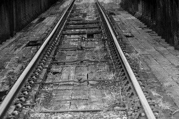 Fototapeta premium an abandoned train track pictured in black and white