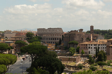 Fototapeta na wymiar Vistas del monumento más reconocido e importante de la ciudad de Roma, el coliseo