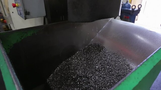 Machinery reusing metal shavings