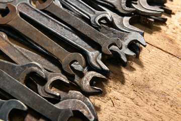 Obraz na płótnie Canvas old vintage hand tools - set of wrenches on a wooden background with blank space for text
